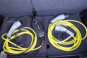 Das richtige Kabel zum Aufladen des e-Autos finden für die Stromquelle